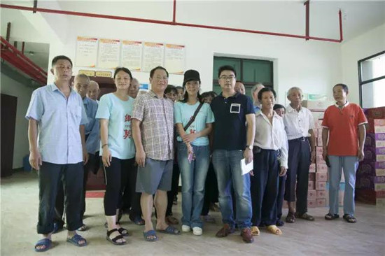 洪水無情人有情，細(xì)莫為受災(zāi)群眾輸送愛心物資